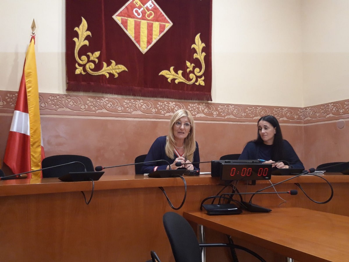 Ana Maria Martínez i Mari Carmen Cebrián presenten la proposta d'ordenances fiscals