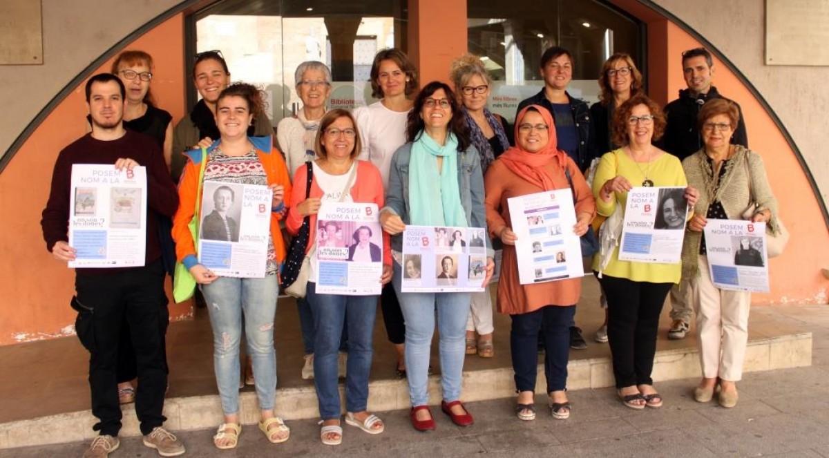 Les entitats promotores del procés participatiu amb l'alcaldessa de Tàrrega