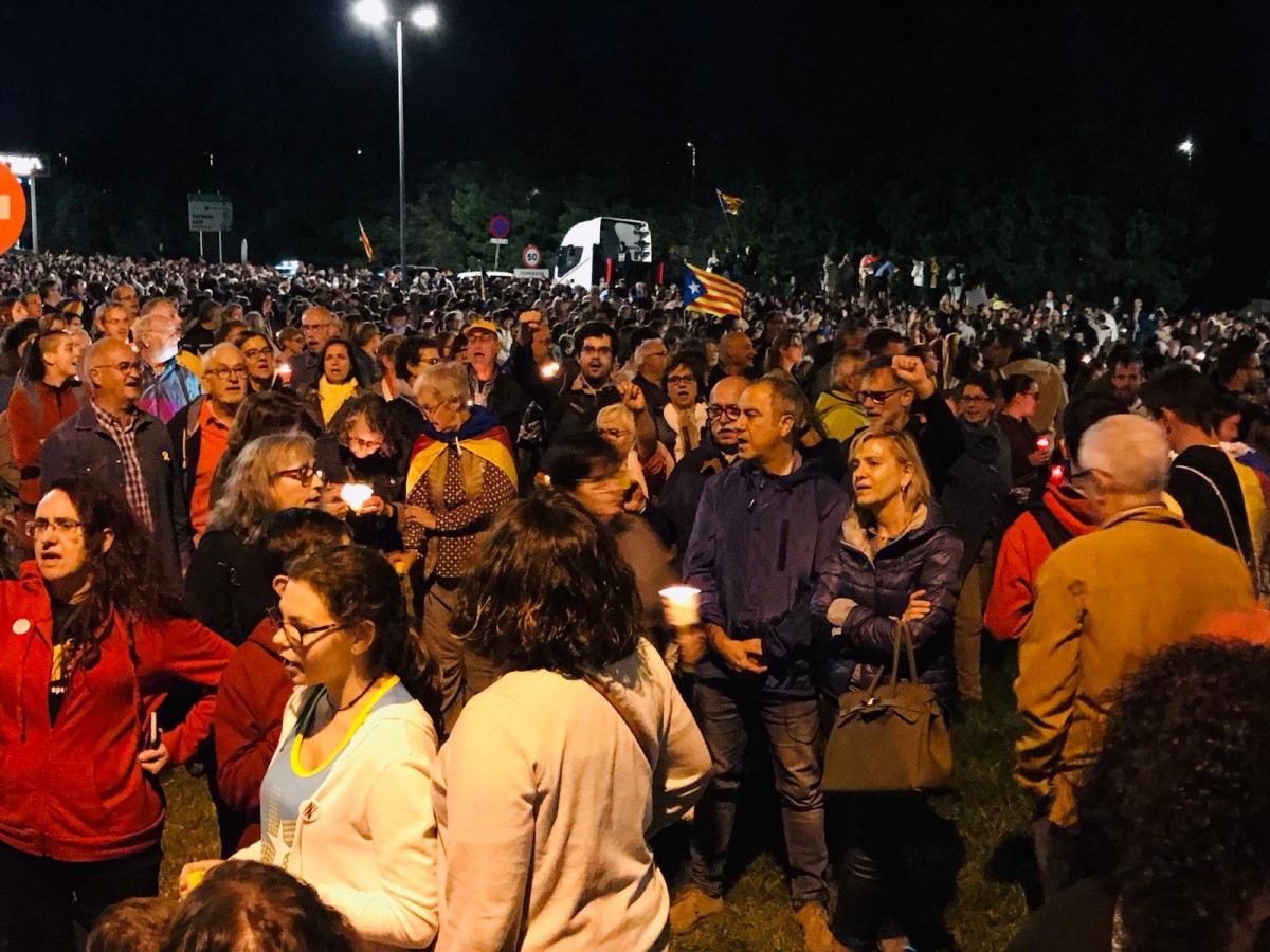 Prop de 3.000 persones es concentren a Terrassa per protestar contra la sentència