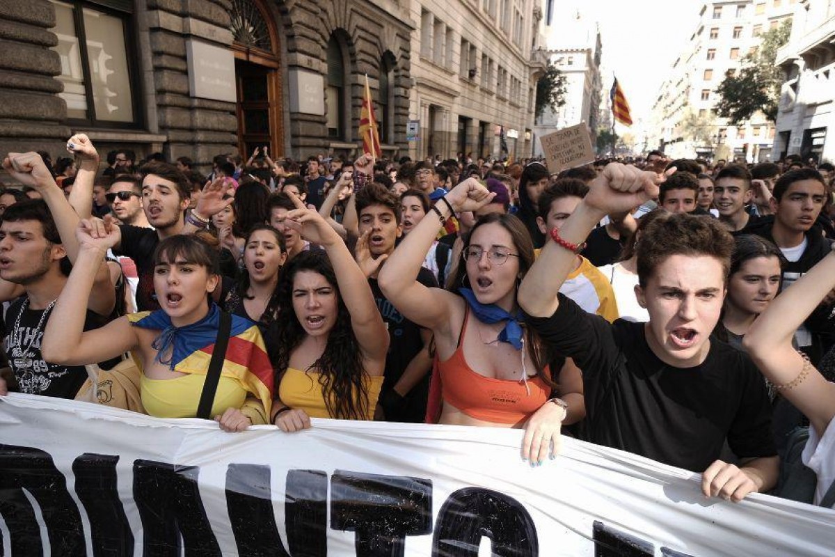 Manifestació estudiantil contra la sentència de l'1-O