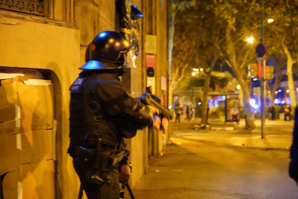 Els Mossos actuen al carrer Pau Claris de Barcel