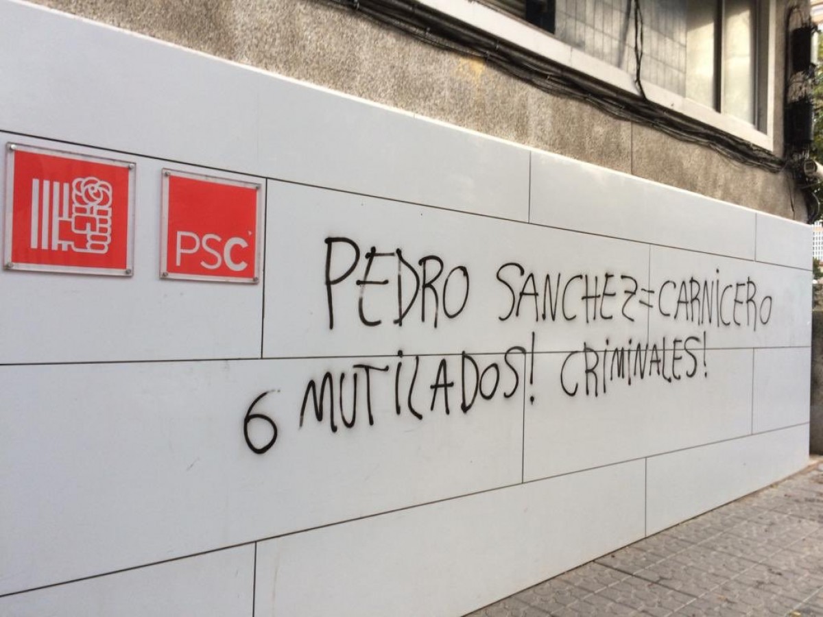 Pintades a la seu del PSC a Tarragona.