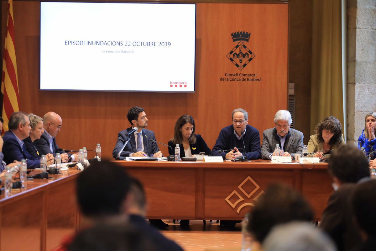 El president de la Generalitat, Quim Torra, i alguns consellers durant el consell d'alcaldes de la Conca de Barberà.