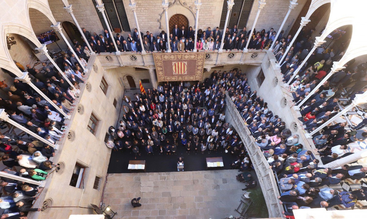 Imatge de diversos alcaldes reunits al Palau de la Generalitat l'octubre passat
