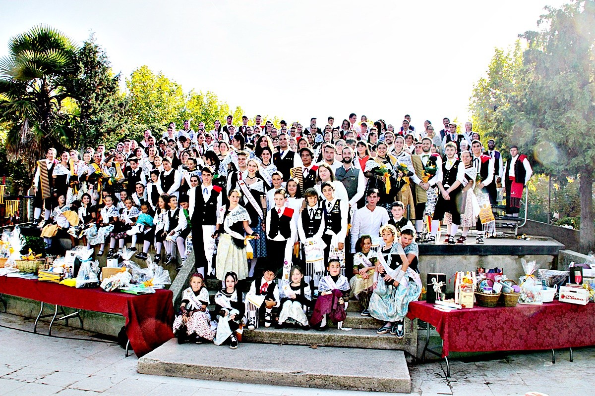 Foto de grup de tots els hereus i pubilles participants a l'acte de Solsona