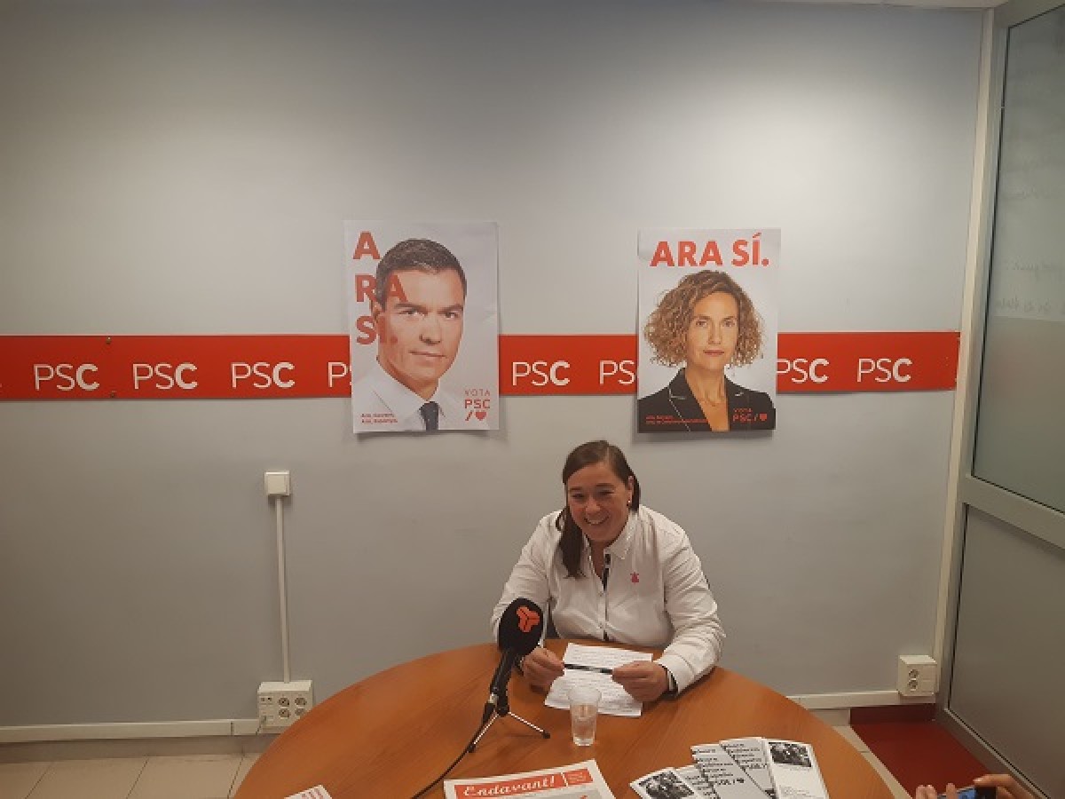 La candidata socialista Gracia García a la roda de premsa d'aquest matí. 