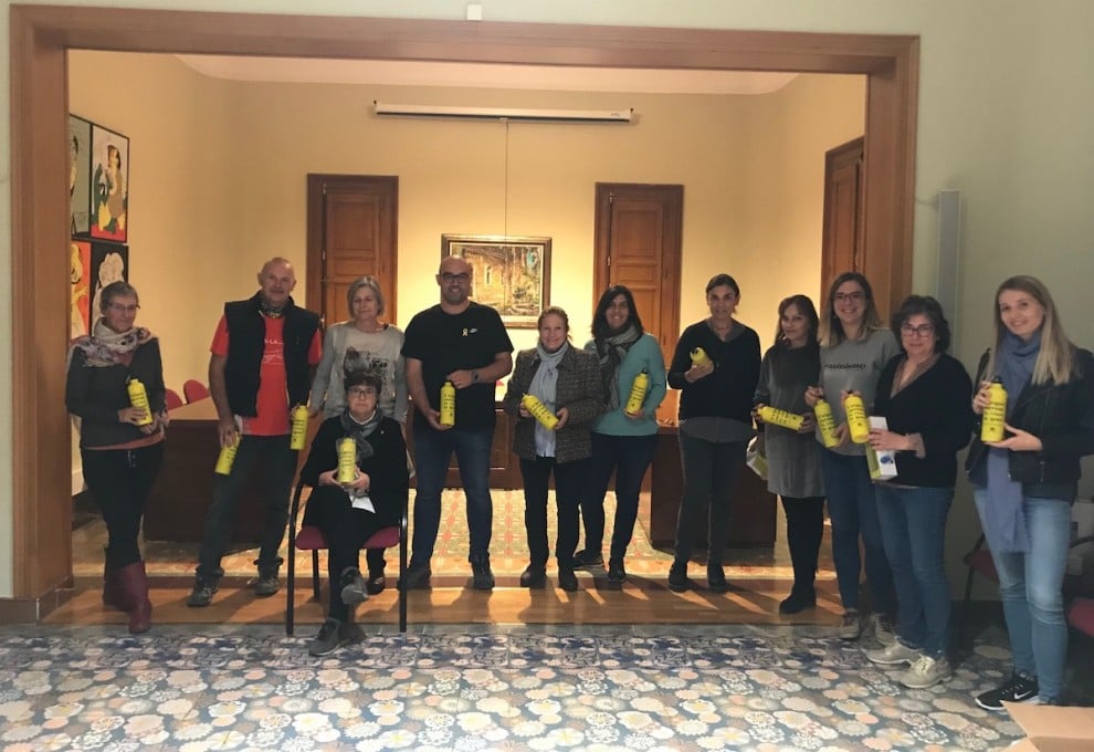 Imatge dels treballadors de l’Ajuntament amb la cantimplora