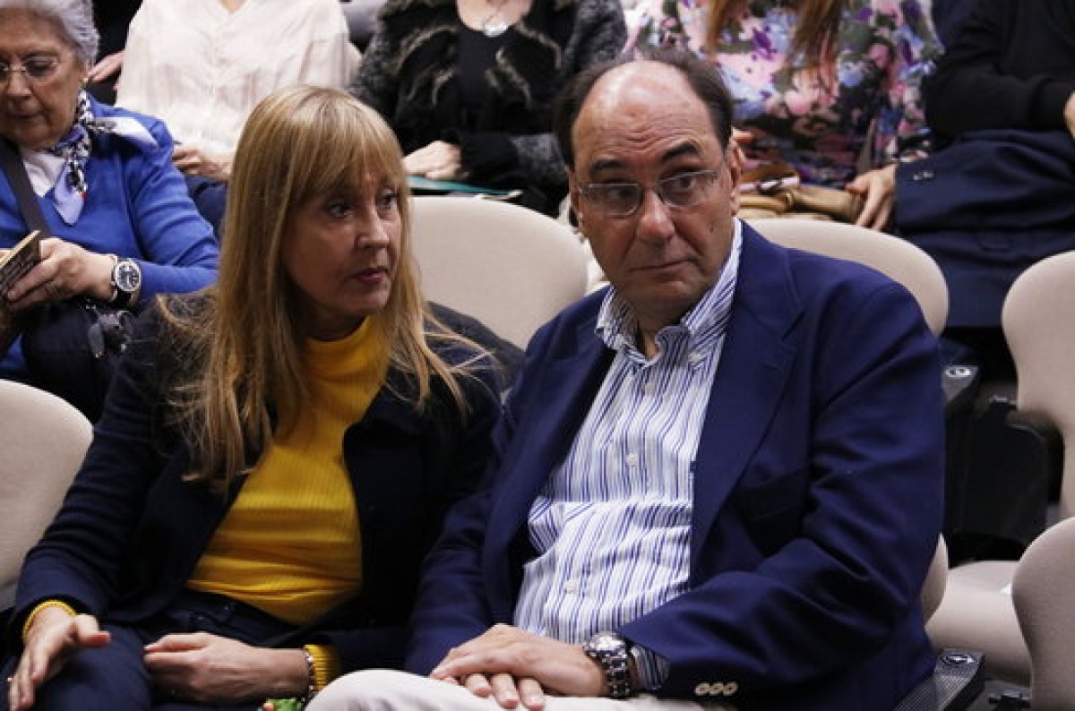 Vidal-Quadras en l'acte d'avui al costat de Teresa Giménez Barbat.