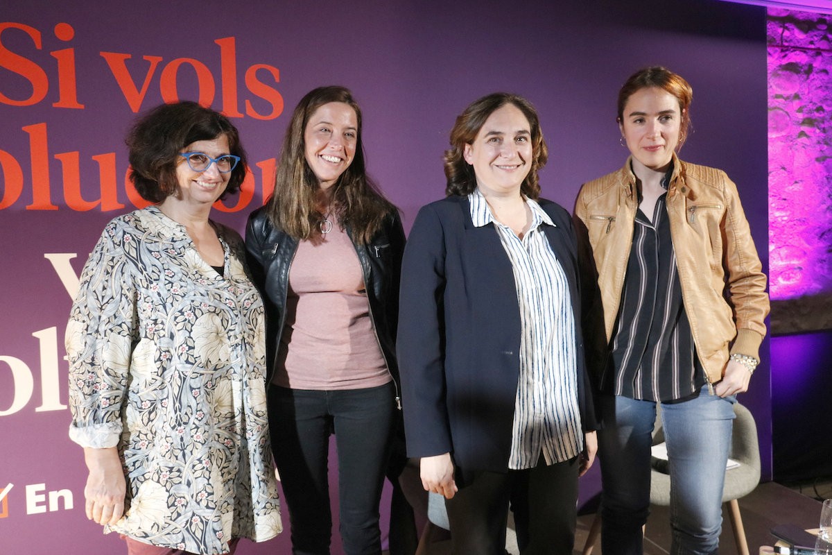 Rosa Lluch, Laura López, Ada Colau i Gemma Ubasart en l'acte electoral a Girona.