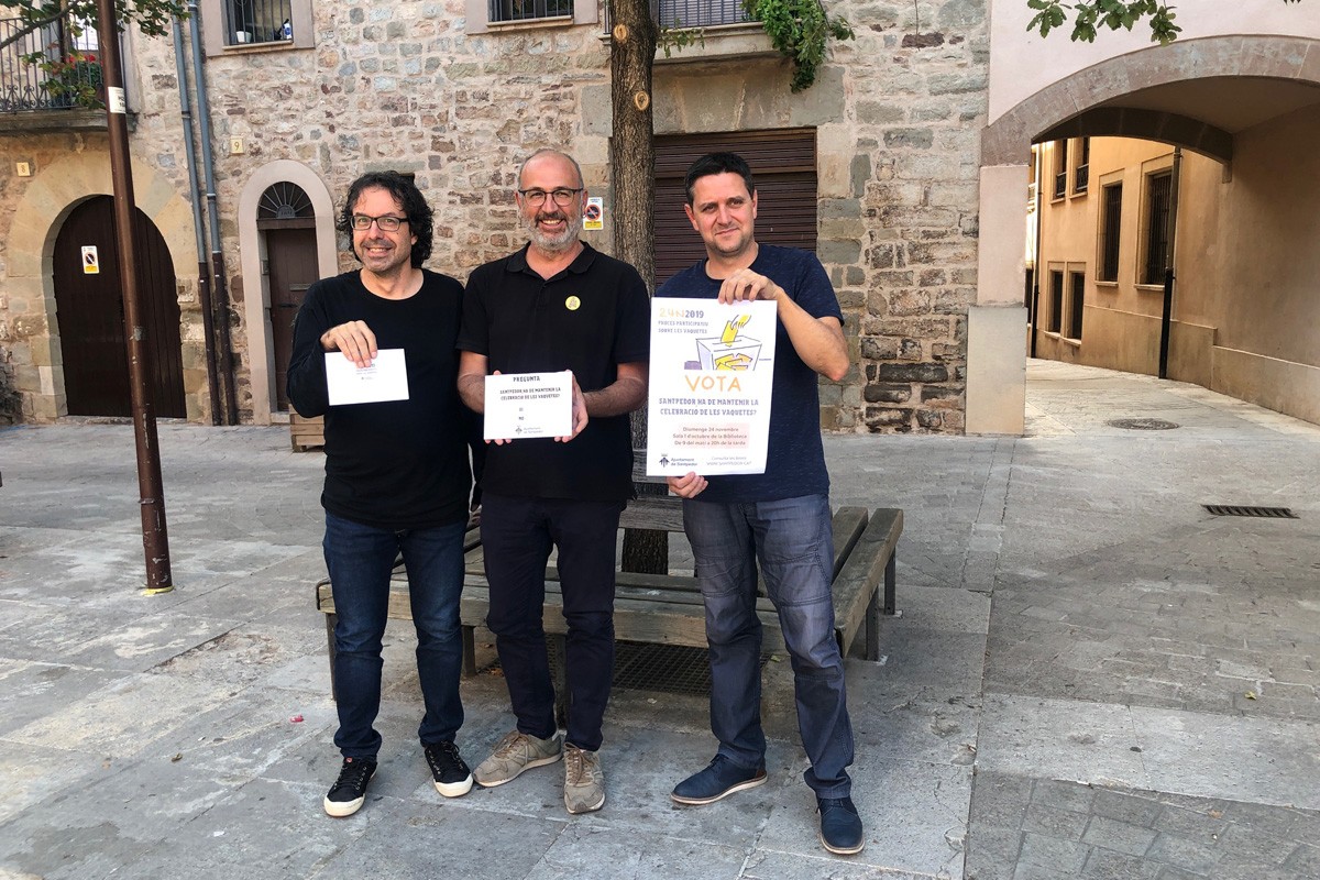 Agustí Comas, Xavi Codina i Antoni Puiggròs presenten la data i la pregunta