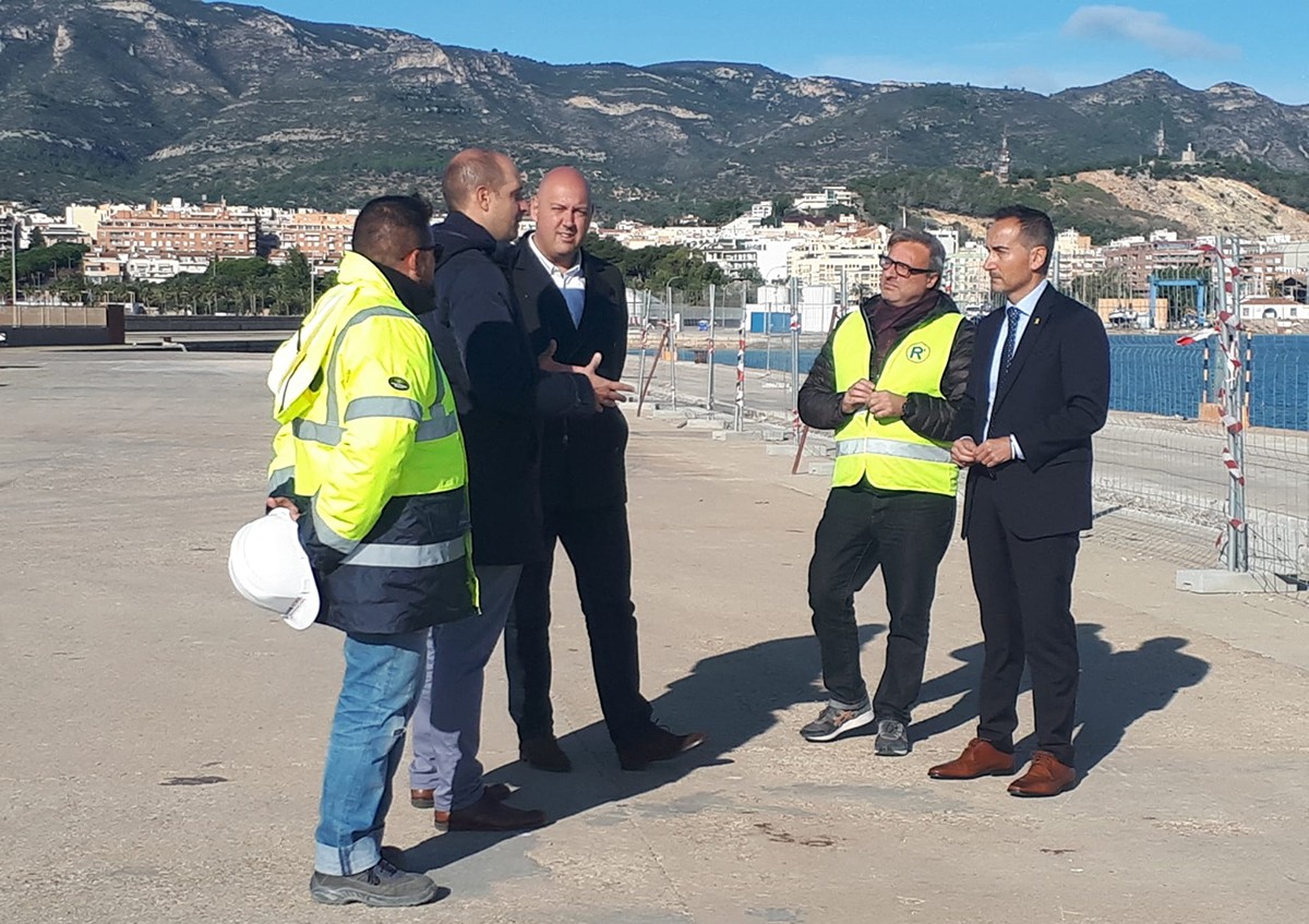 El gerent de Ports de la Generalitat, Joan Pere Gómez Comes ha visitat l'espai amb l'alcalde de la Ràpita, Josep Caparrós