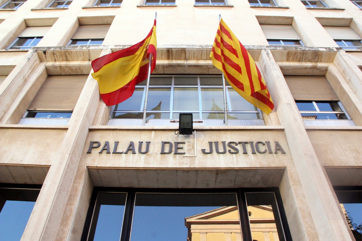 Façana de l'Audiència de Tarragona, on se celebrarà el judici.