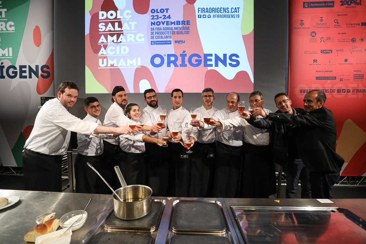Els cuiners d'Orígens 2019 brinden per la bona salut de la fira gastronòmica.