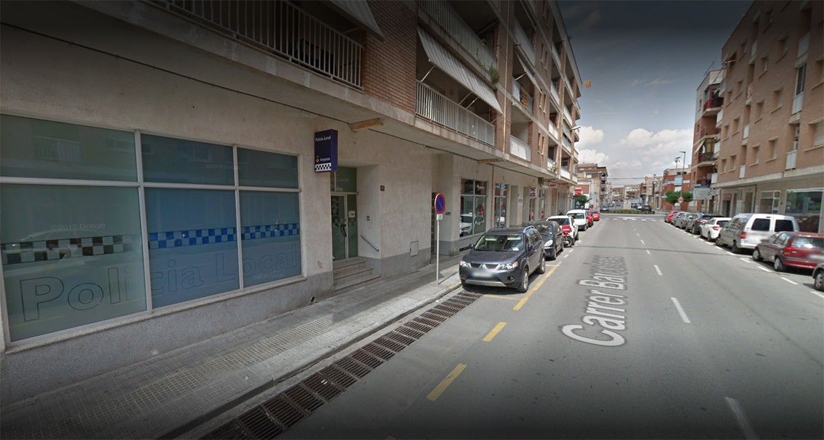 La comissaria de la Policia Local d'Amposta es troba al carrer Barcelona