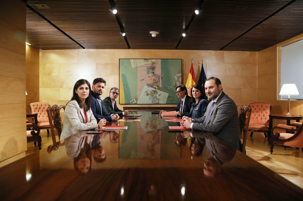 Els equips negociadors del PSOE i ERC, reunits aquest dijous al Congrés