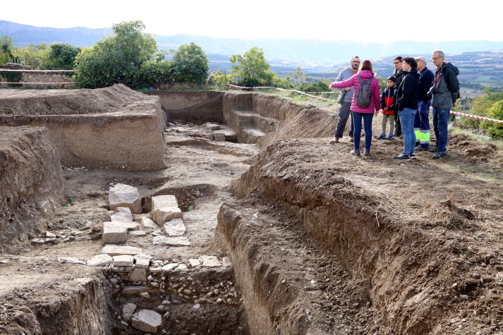 El jaciment arqueològic ha deixat al descobert part de la muralla romana d’Isona