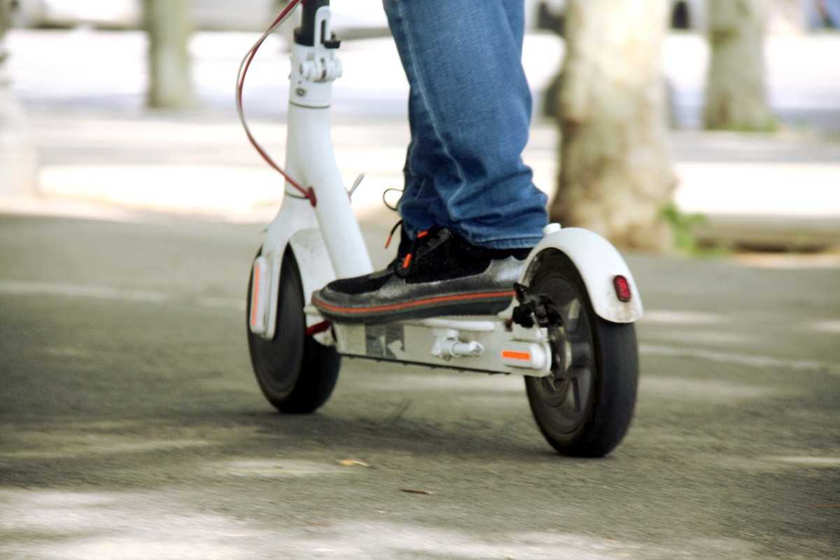 Els vehicles de mobilitat persona, com el patinet elèctric, podrien gaudir d'una xarxa de carrils a Olot.