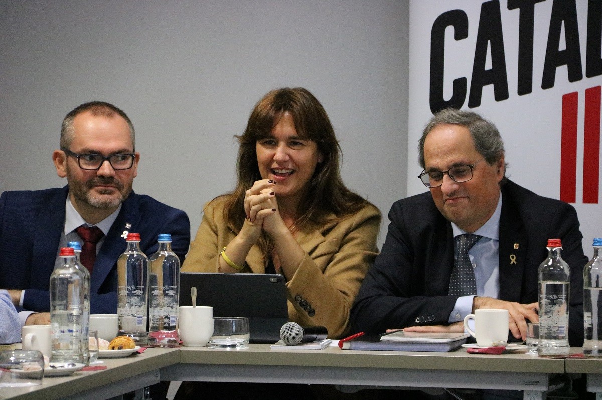 Quim Torra i Josep Costa, acompanyats de Laura Borràs, en una reunió de Junts el 2019