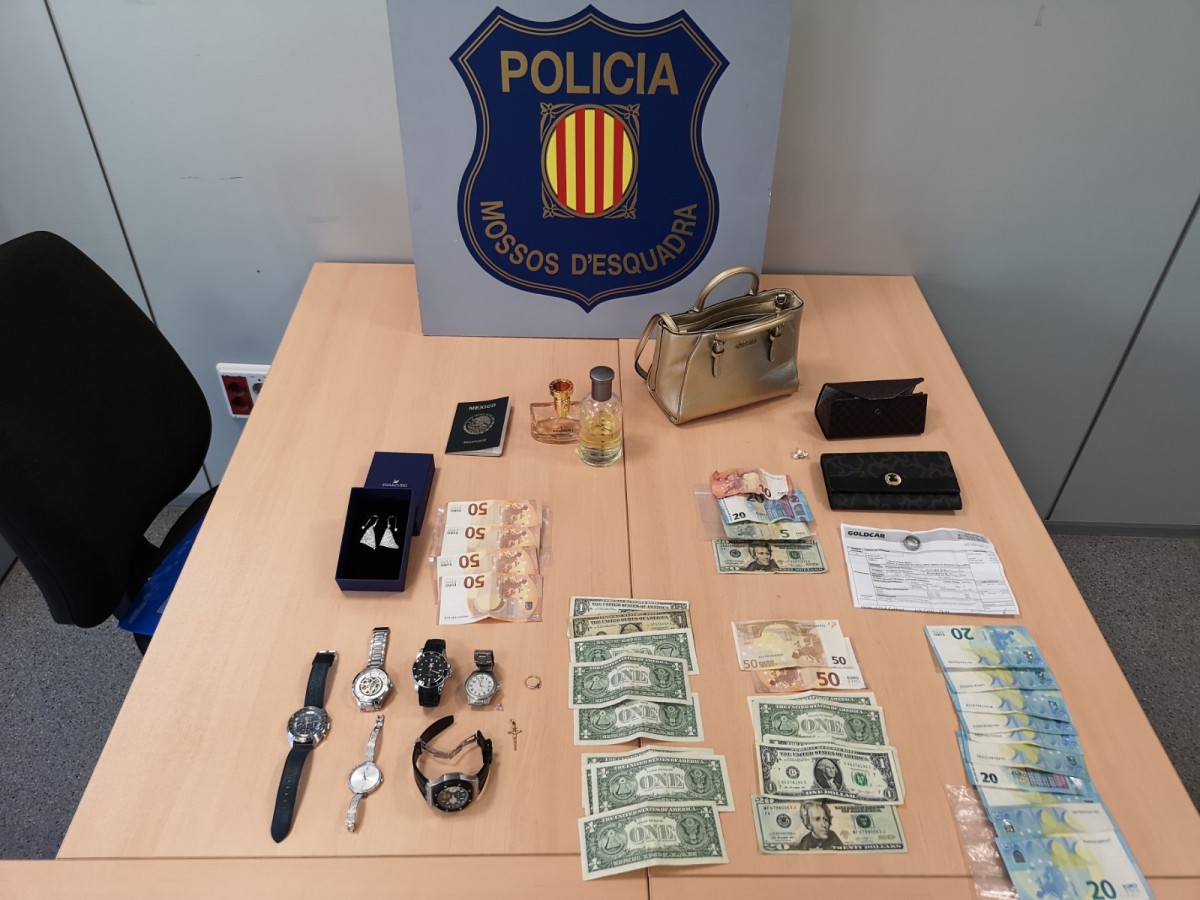 Objectes i diners robats pels tres detinguts