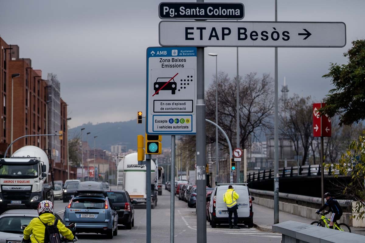 Entrada a la Zona de Baixes Emissions de Barcelona un dia amb contaminació alta