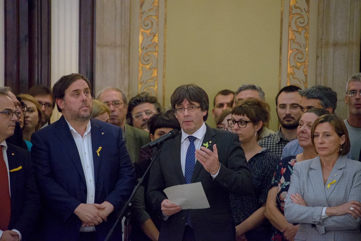 El president Puigdemont va suspendre la declaració d'independència pocs segons després de proclamar-la