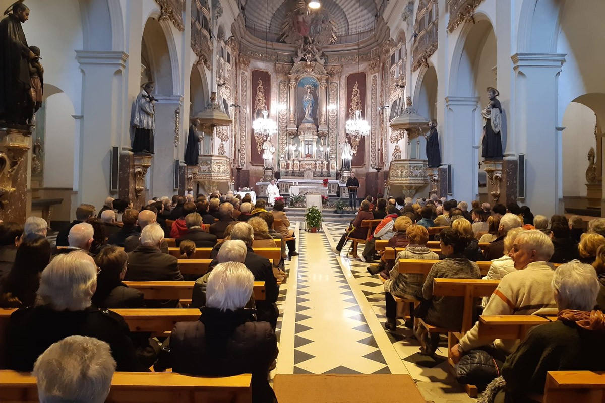 El Santuari de la Cova durant la festa de la Sagrada Família