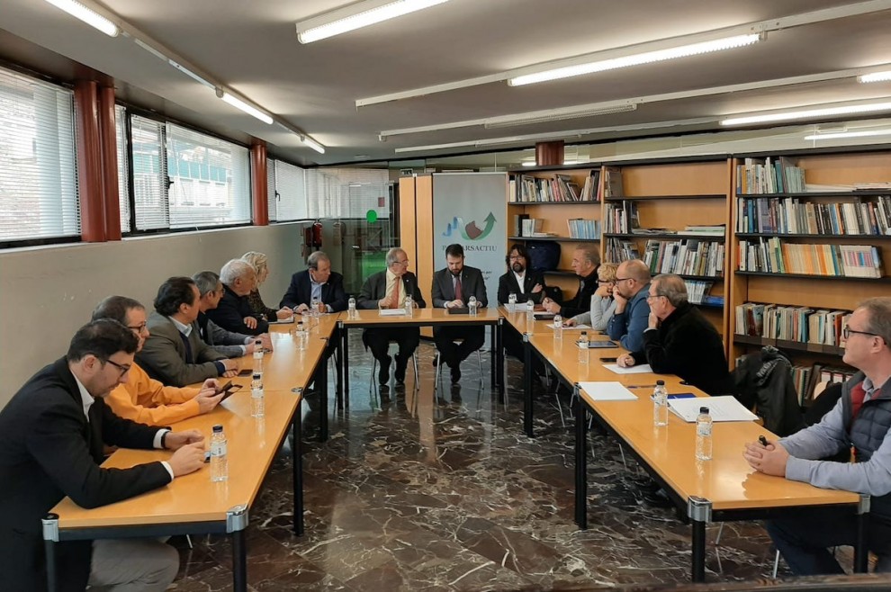 Imatge d'una reunió recent de Pallars Actiu amb el secretari general de l'Esport