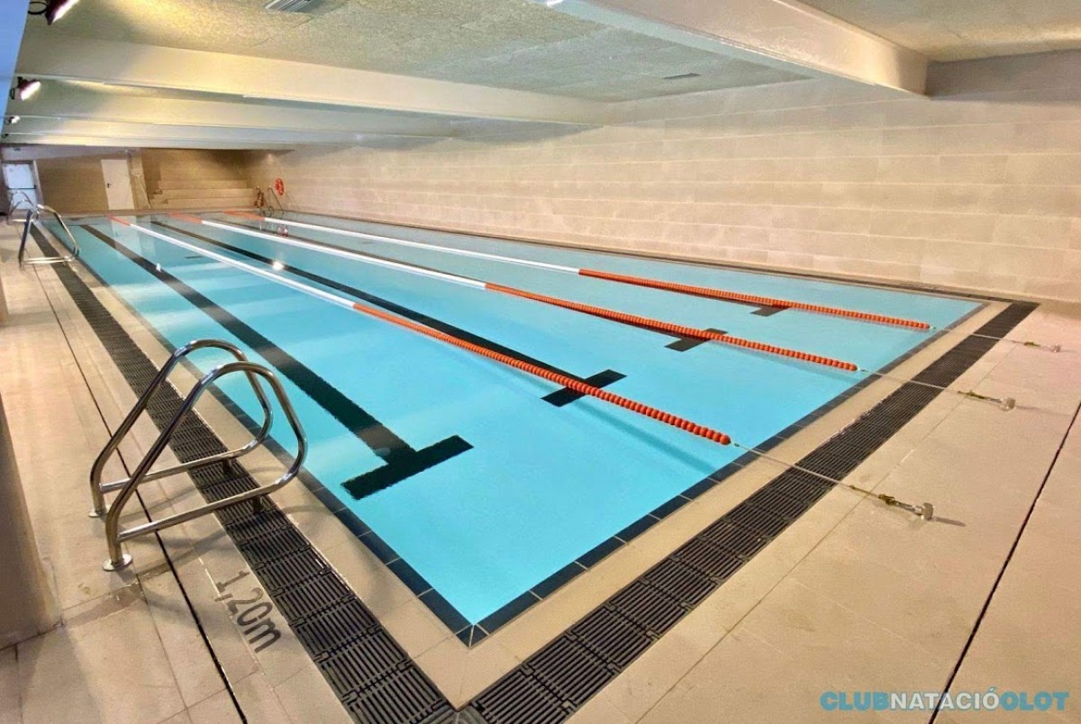 La nova piscina d’ensenyament de 25 m de llarg i 4 carrers amb una profunditat .