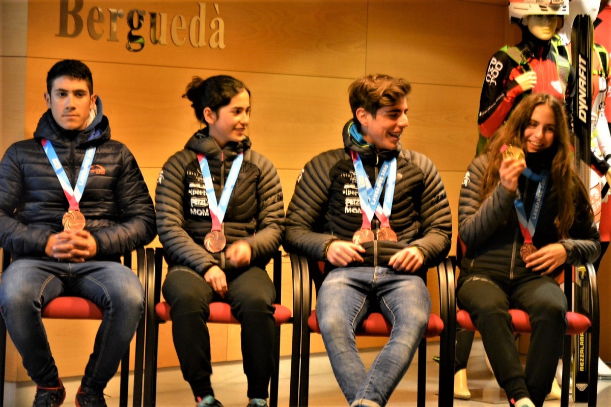 Els quatre medallistes olímpics durant l'homenatge.