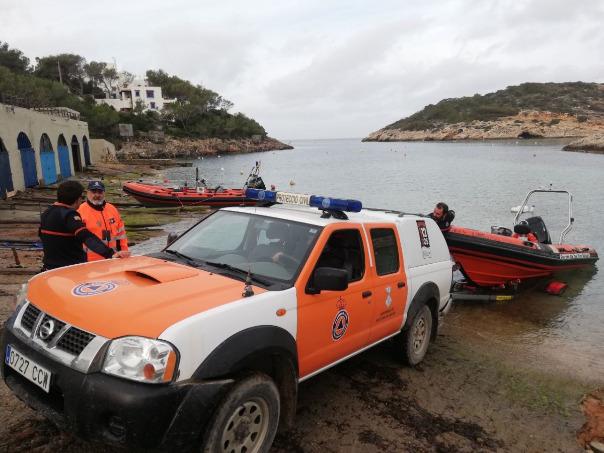 Protecció Civil a Eivissa buscant les persones desaparegudes. 
