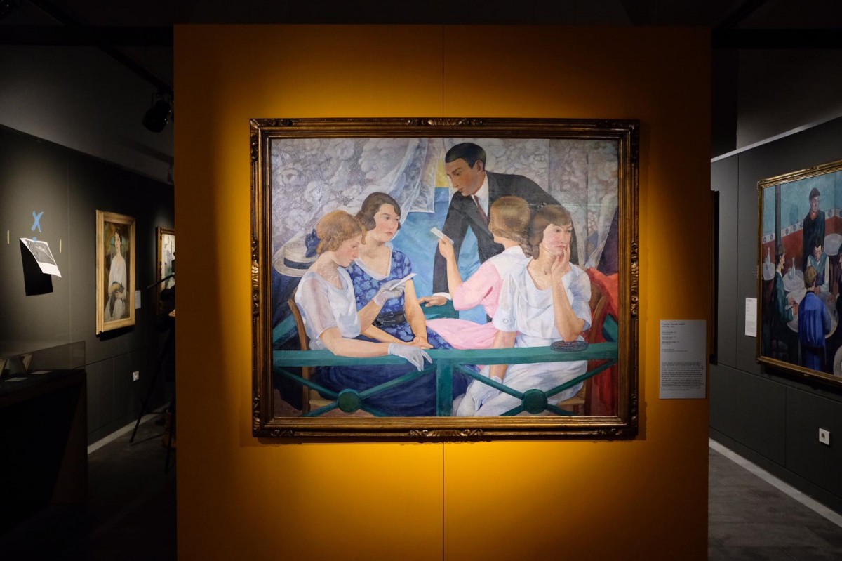 El «Palco d'envelat» (1921), de Francesc Vayreda presideix l'entrada a l'exposició «Realismes a Catalunya».