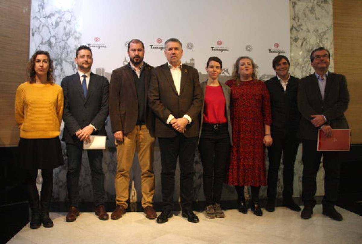 Els portaveus dels grups municipals de l'Ajuntament de Tarragona, en la doble declaració institucional