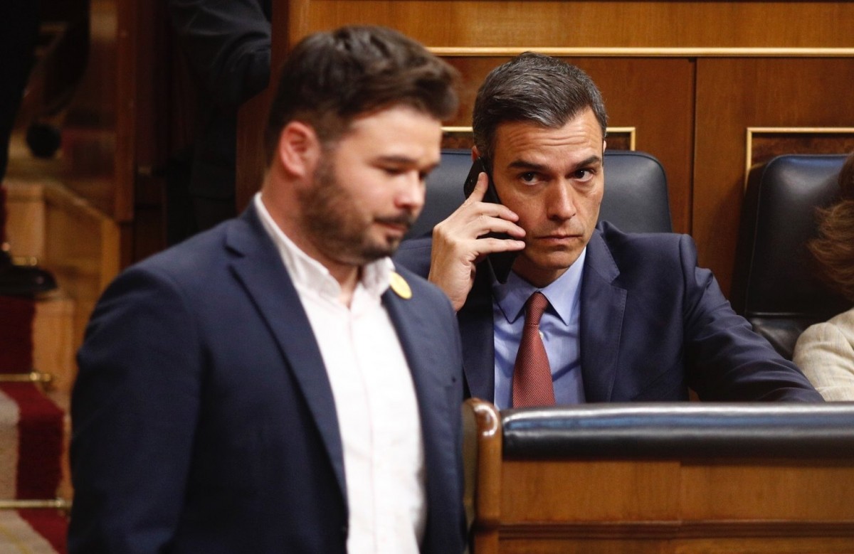 Pedro Sánchez observa Gabriel Rufián al Congrés dels Diputats