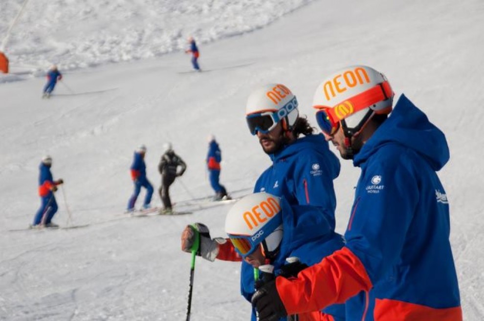 Monitors de la Molina amb l’anorac que es va proposar als tècnics de Port Ainé