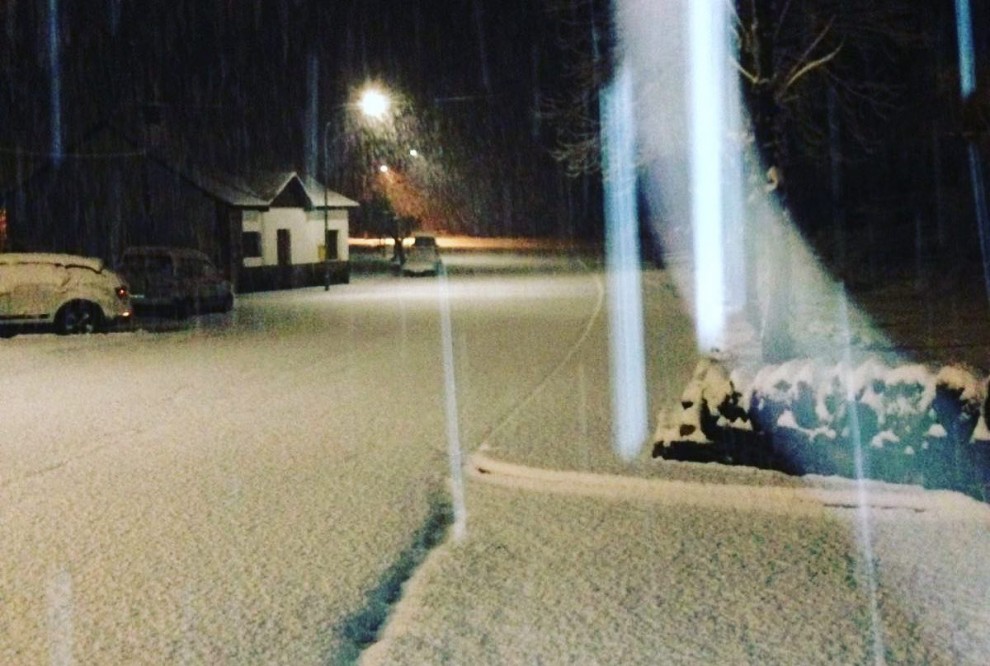 La nevada ha deixat sense llum ni cobertura els veïns d’Alins