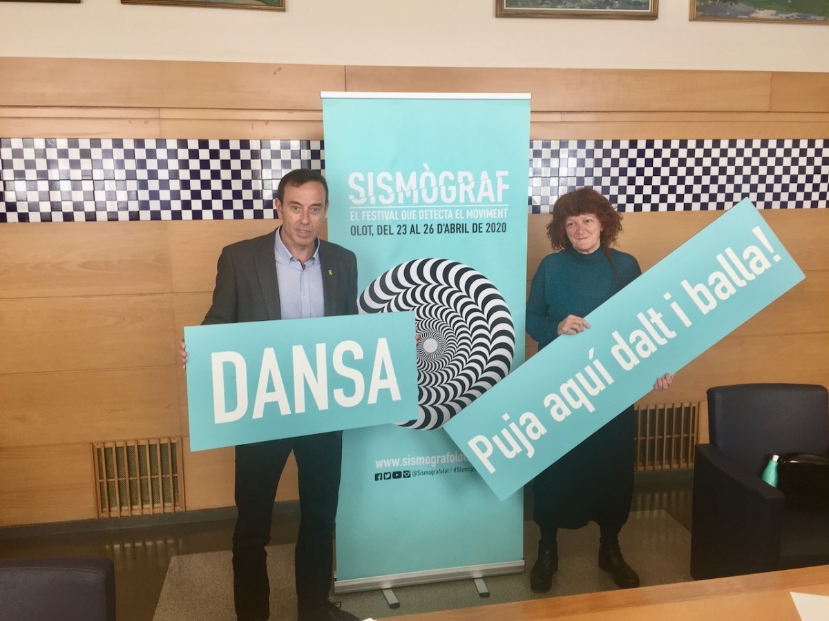 Pep Berga i Tena Busquets han presentat el Sismògraf 2020 a l'Ajuntament d'Olot.
