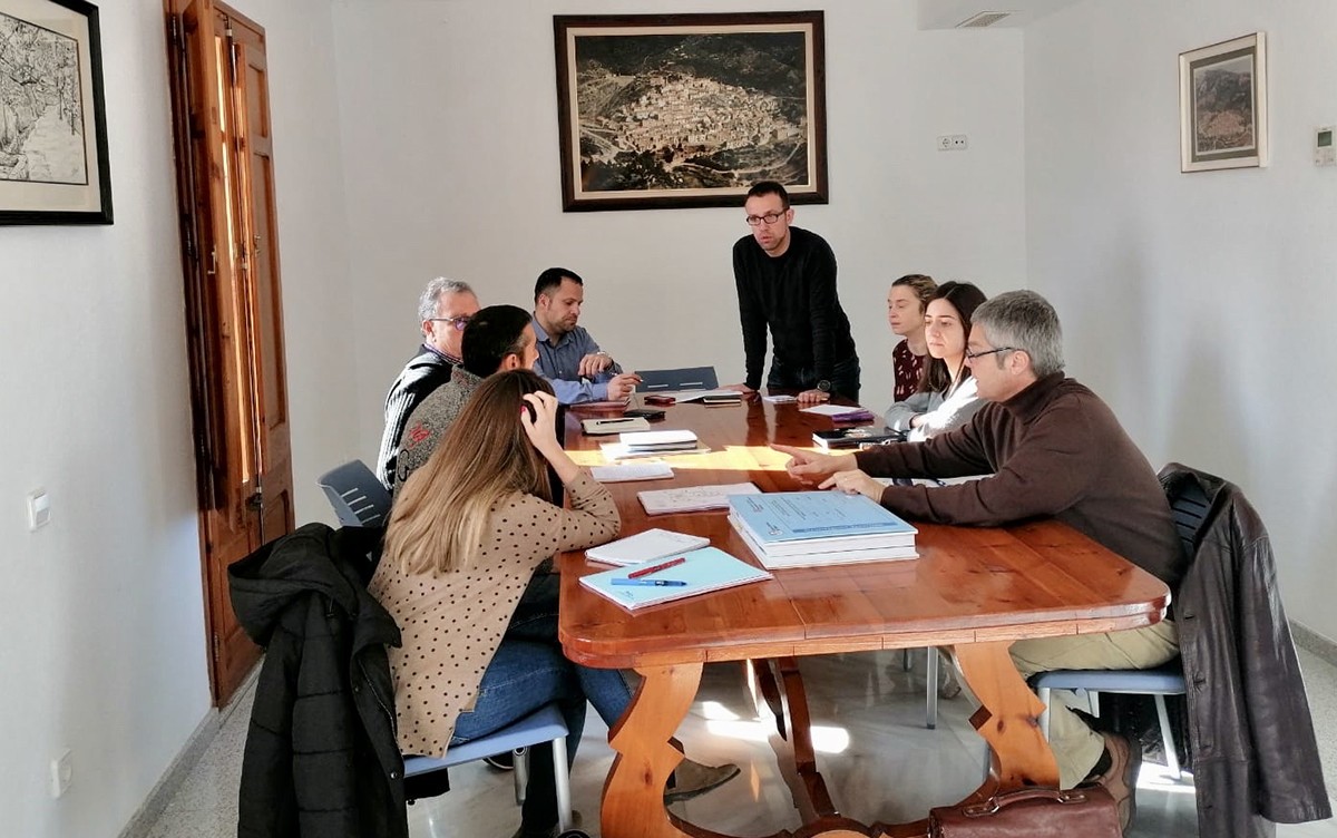 Reunió de treball per tal d'elaborar el projecte de la depuradora municipal de Paüls