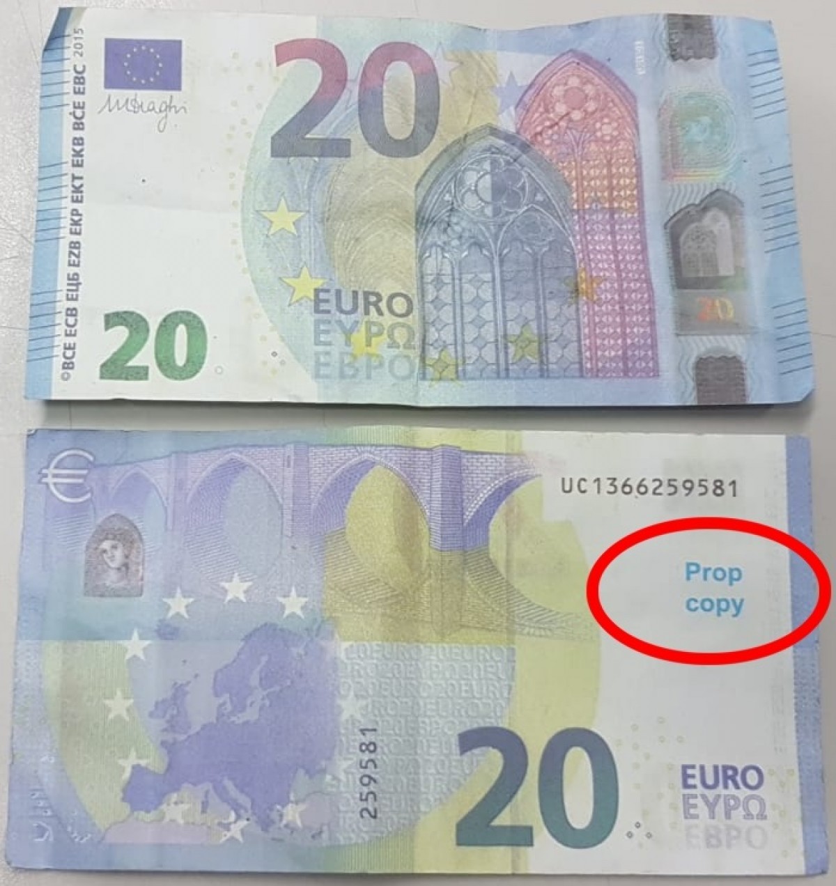 Una mostra dels bitllets falsos de 20 euros detectats a Sant Celoni
