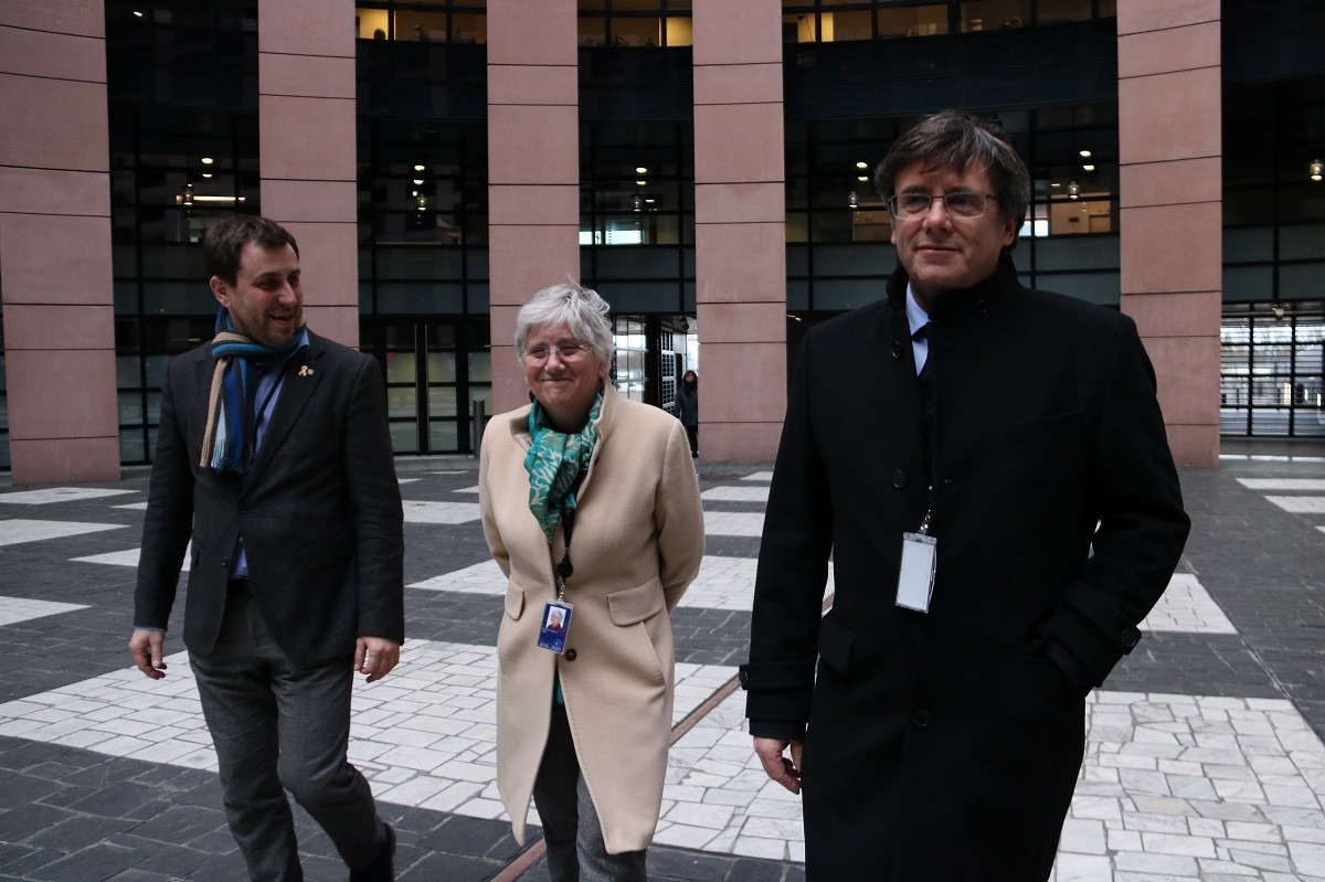 Els eurodiputats Carles Puigdemont, Toni Comín i Clara Ponsatí, al Parlament Europeu
