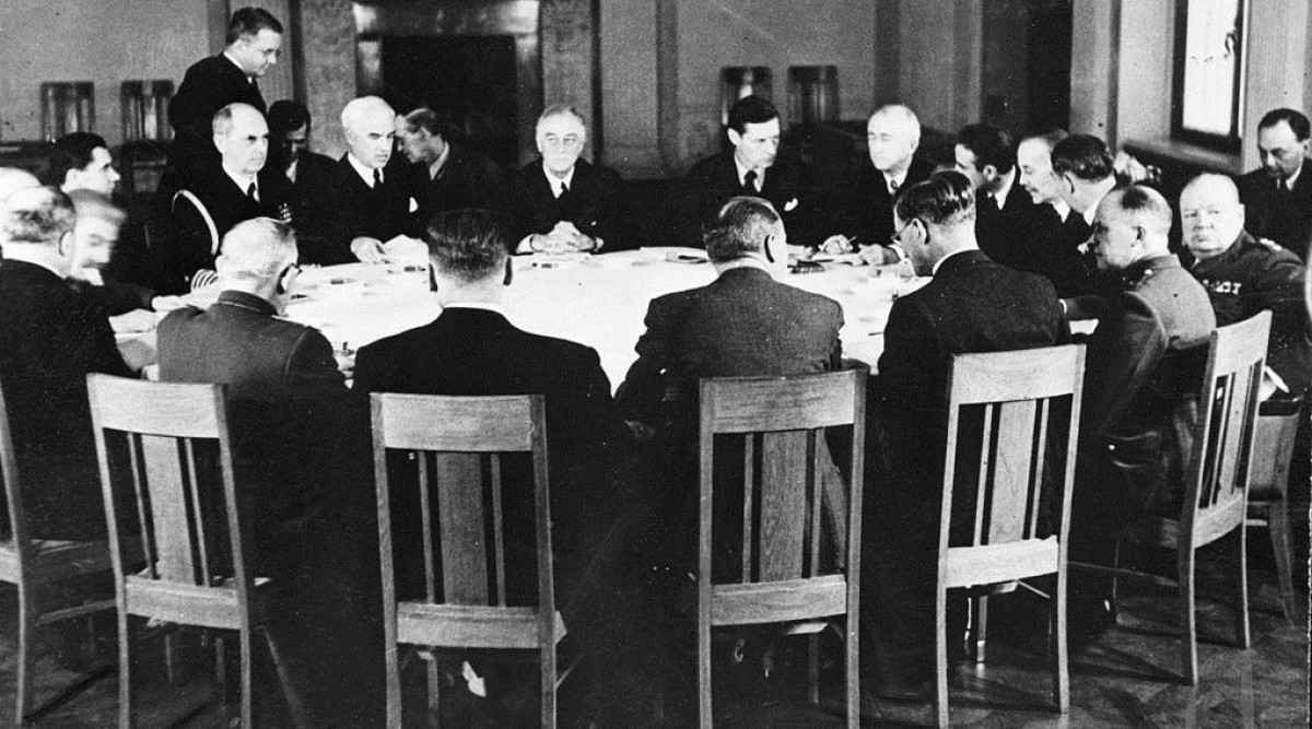Una de les reunions de Ialta, al Palau de Livàdia de Crimea, amb les tres delegacions