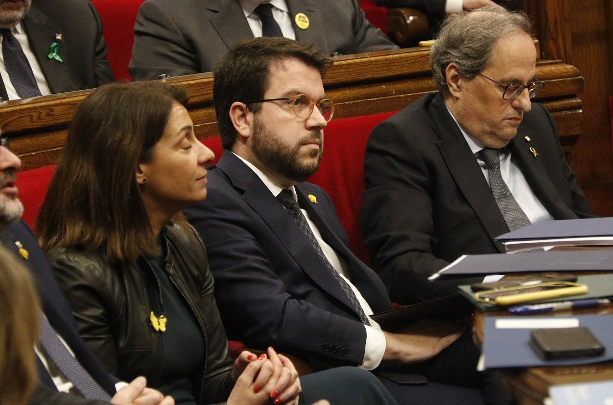 El president Quim Torra, el vicepresident Pere Aragonès i la portaveu Meritxell Budó, al Parlament