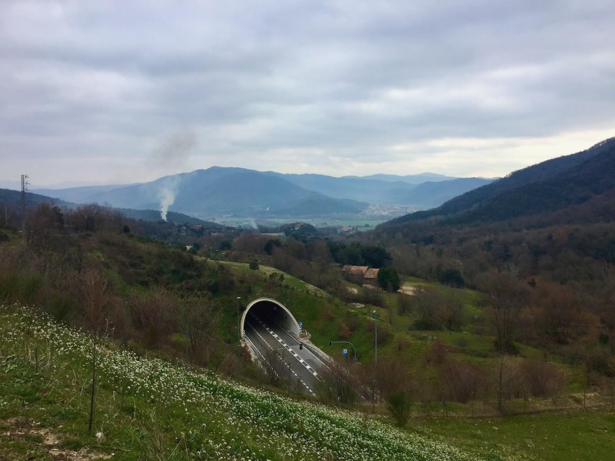 Una de les entrades als Túnels de Bracons al municipi de Joanetes, a la Vall d'en Bas.