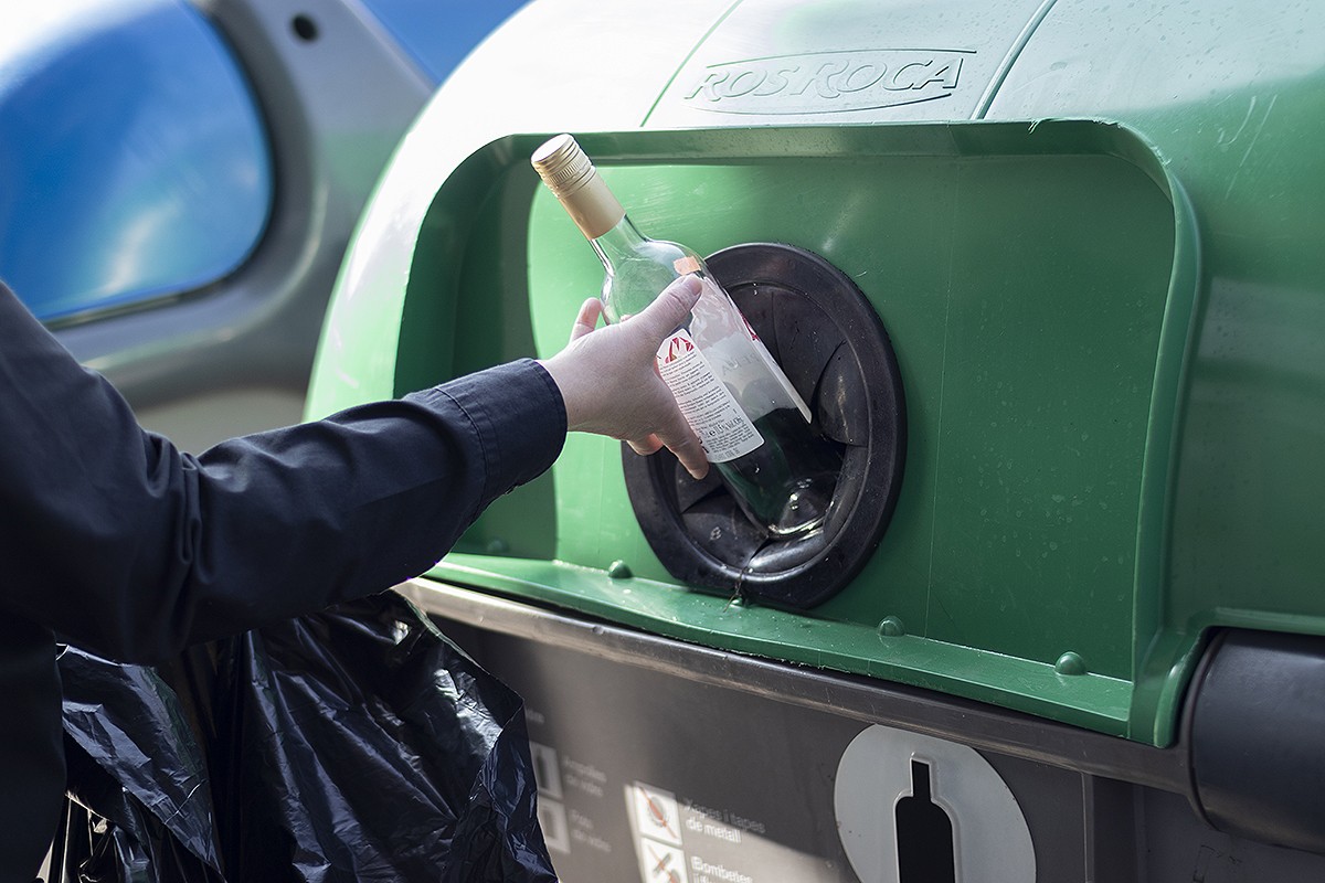 El ple ha aprovat la nova taxa que premia el reciclatge