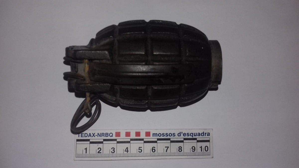 La granada de mà que s'ha trobat aquest dimecres a Barcelona