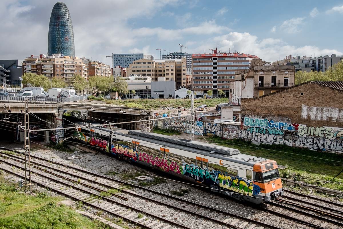 Un tren de Rodalies, arribant a Barcelona