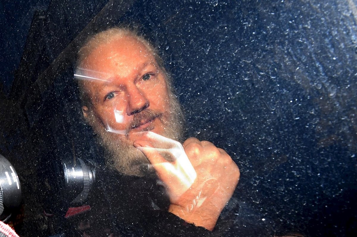Assange, després de ser detingut a l'ambaixada de l'Equador a Londres.