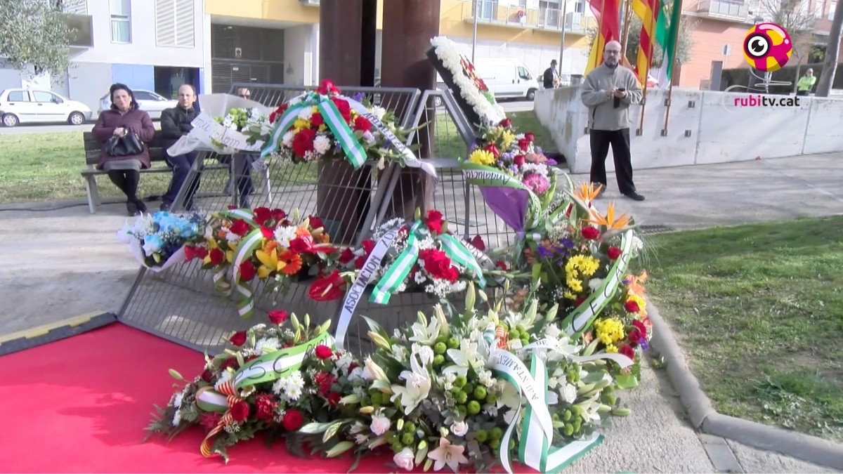 L'ofrena floral al bust de Blas Infante a la plaça d'Andalusia
