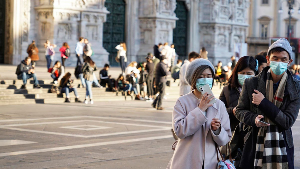 Turistes amb mascarera a Pisa
