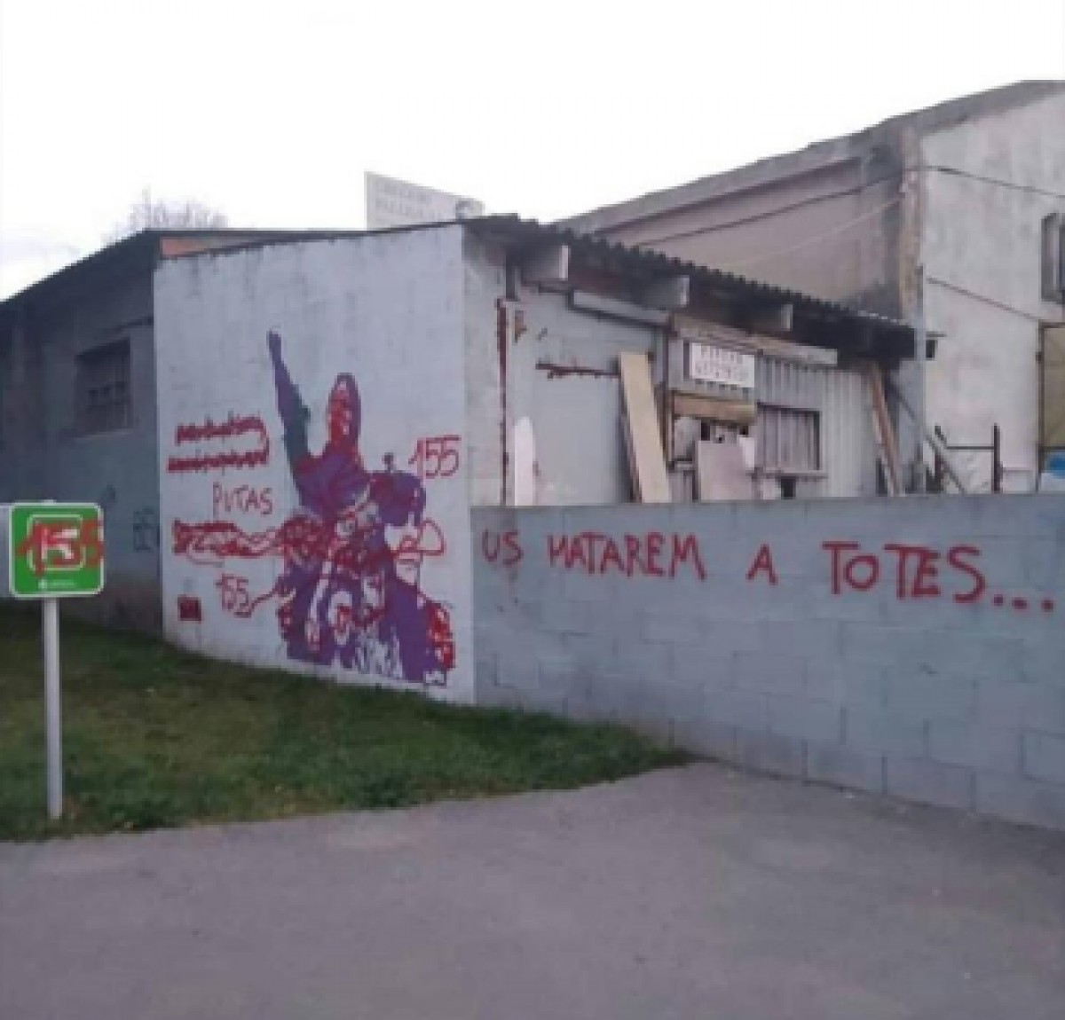 Pintades amenaçadores contra les dones a Llinars del Vallès