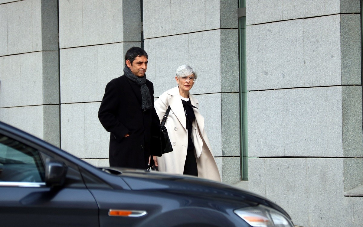 Josep Lluís Trapero i Olga Tubau entrant a l'Audiència Nacional